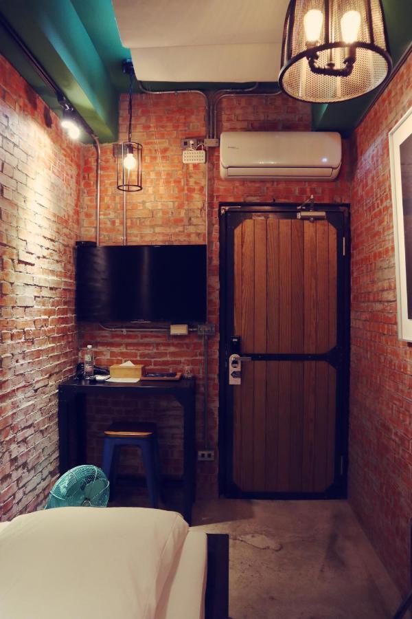 Travel Charger Hostel Хуалянь Екстер'єр фото