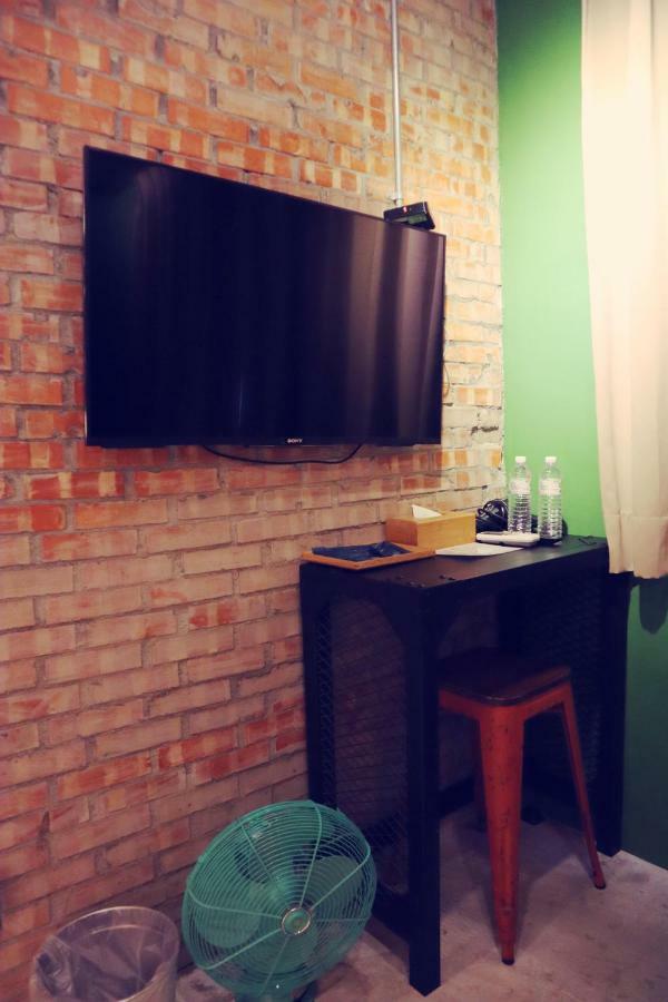 Travel Charger Hostel Хуалянь Екстер'єр фото
