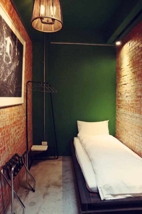 Travel Charger Hostel Хуалянь Екстер'єр фото